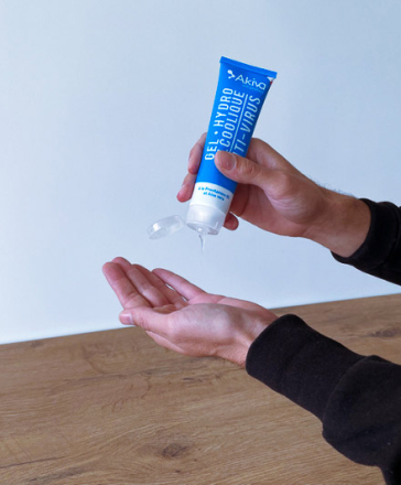 mettre du gel hydroalcoolique